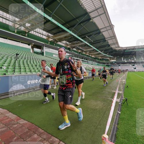 13.09.2026 - 21. swb-Marathon Bremen Michael Burmester http://msf.ph/oto/10326906 13.09.2026 13:31:29 Laufen im Stadion 122, 224, 295, 297, 344, 386, 405, 487, 617, 639, 806, 840, 965, 1114, 1133, 1142, 1310, 1314, 1326, 1329, 1427, 1529, 1775, 1801, 1810, 1811, 1869, 1892, 1897, 1904, 1983, 2216, 2242, 2249, 2253, 2270, 2344, 2368, 2372, 2615, 2629, 2637, 2643, 2677, 2719, 2726, 2869, 2871, 2877, 2918, 2945, 2952, 2994, 3038, 3094, 3101, 3140, 3223, 3227, 3379, 3401, 3426, 3572, 3644, 3723, 3736, 3746, 3873, 3876, 3918, 3944, 357 meine-sportfotos.de