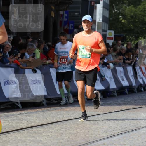 13.09.2026 - 21. swb-Marathon Bremen Strokosch-Dieckow http://msf.ph/oto/10326913 13.09.2026 13:12:16 Ziel 493, 826, 863, 2444, 2820, 3336, 3703, 4283, 4368, 4651, 4698, 5521, 5893, 6668, 7621, 8996, 9398, 899, 1517, 2480, 3362, 4560, 7328, 8981 meine-sportfotos.de