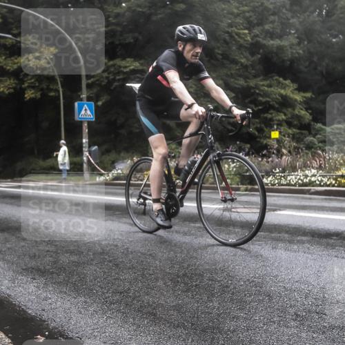 13.09.2026 - Stadtparktriathlon H.Heesch http://msf.ph/oto/10326918 13.09.2026 12:58:40 Radfahren 1256, 1300, 1340 meine-sportfotos.de