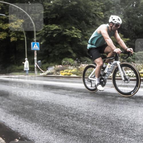 13.09.2026 - Stadtparktriathlon H.Heesch http://msf.ph/oto/10326964 13.09.2026 12:59:09 Radfahren 1249, 1264, 1322, 1323 meine-sportfotos.de
