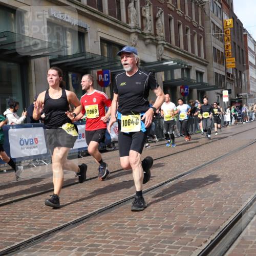 13.09.2026 - 21. swb-Marathon Bremen Strokosch-Dieckow http://msf.ph/oto/10326982 13.09.2026 11:01:20 Ziel 10181, 10251, 10332, 10497, 10560, 10647, 10648, 11075, 11150, 11305, 11324, 11412, 11413, 11459, 11467, 11479, 11486, 11550, 11551, 11666, 11668, 11747, 11788, 11798, 11969, 11970, 11985, 11986, 12047, 12379, 10428, 10639, 10647, 10648, 10678, 10892, 10964, 10965, 11049, 11116, 11260, 11306, 11428, 11681, 11682, 11751, 11796, 11813, 11816, 11850, 11969, 11970, 12062, 12085, 12241, 12245, 12283, 12390, 12391 meine-sportfotos.de