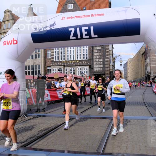 13.09.2026 - 21. swb-Marathon Bremen Tim E. http://msf.ph/oto/10327006 13.09.2026 11:01:45 Ziel 10181, 10251, 10560, 10647, 10648, 10678, 11324, 11459, 11467, 11550, 11551, 11666, 11788, 11796, 11798, 11813, 11969, 11970, 12047, 12062 meine-sportfotos.de