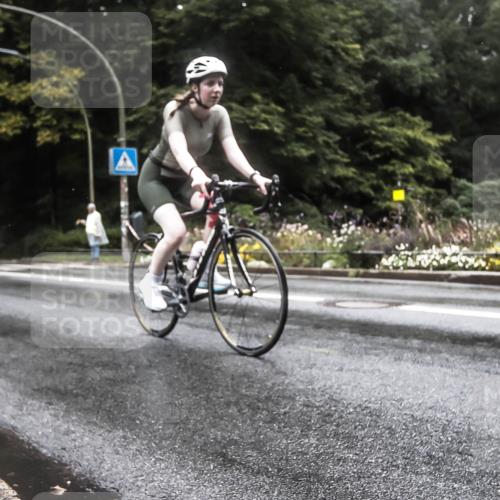 13.09.2026 - Stadtparktriathlon H.Heesch http://msf.ph/oto/10327014 13.09.2026 12:59:38 Radfahren 1270, 1360, 1397 meine-sportfotos.de