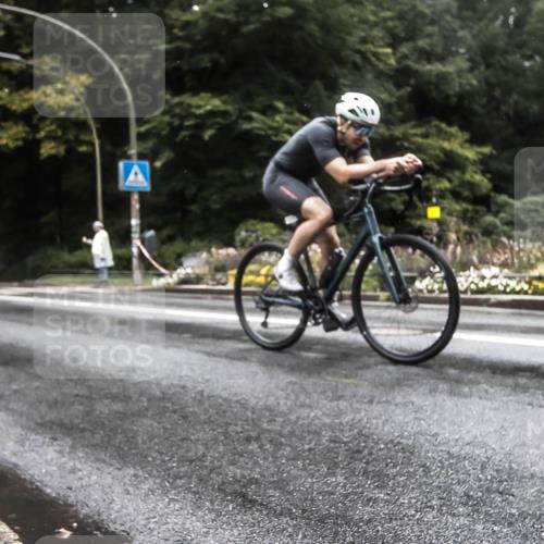 13.09.2026 - Stadtparktriathlon H.Heesch http://msf.ph/oto/10327023 13.09.2026 12:59:40 Radfahren 1270, 1353, 1397 meine-sportfotos.de