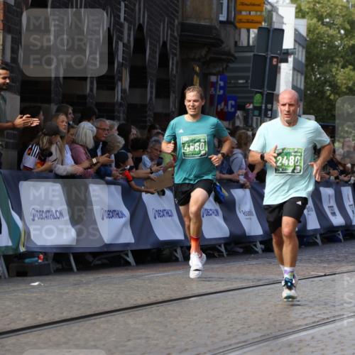 13.09.2026 - 21. swb-Marathon Bremen Strokosch-Dieckow http://msf.ph/oto/10327060 13.09.2026 13:12:25 Ziel 493, 863, 2444, 2447, 2820, 3336, 3703, 4283, 4698, 5893, 5940, 6107, 6739, 7521, 7621, 13013, 1517, 2362, 2480, 3054, 4560, 4879, 5416, 6796, 9775, 9803 meine-sportfotos.de