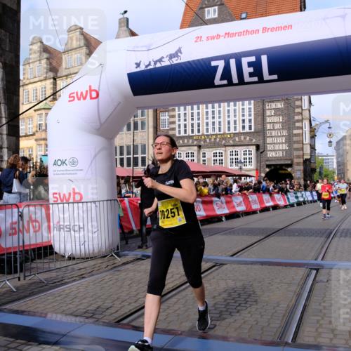 13.09.2026 - 21. swb-Marathon Bremen Tim E. http://msf.ph/oto/10327113 13.09.2026 11:01:52 Ziel 10181, 10251, 10332, 10497, 10560, 10647, 10648, 11075, 11150, 11305, 11324, 11459, 11467, 11550, 11551, 11666, 11668, 11747, 11788, 11798, 11969, 11970, 11985, 11986, 12047, 12062 meine-sportfotos.de