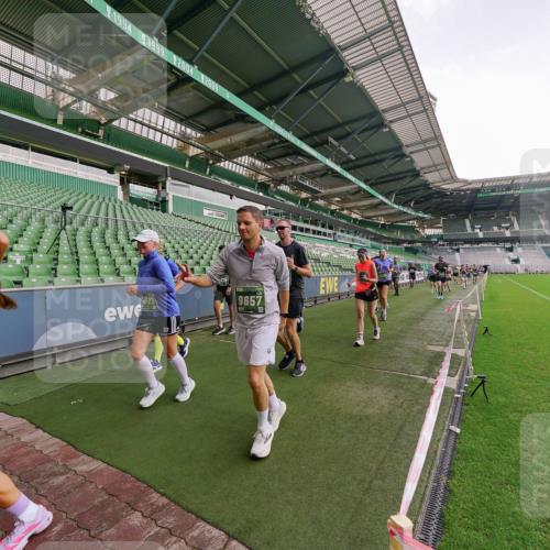 13.09.2026 - 21. swb-Marathon Bremen Michael Burmester http://msf.ph/oto/10327183 13.09.2026 13:32:04 Laufen im Stadion 122, 224, 295, 344, 350, 386, 487, 490, 617, 639, 690, 786, 787, 806, 840, 965, 1114, 1133, 1142, 1292, 1310, 1314, 1326, 1329, 1377, 1427, 1529, 1775, 1801, 1869, 1892, 1897, 1904, 1923, 2216, 2230, 2231, 2253, 2270, 2274, 2320, 2344, 2368, 2372, 2374, 2456, 2514, 2523, 2539, 2556, 2629, 2637, 2643, 2649, 2677, 2719, 2726, 2769, 2848, 2877, 2918, 2945, 2952, 3038, 3094, 3101, 3140, 3223, 3350, 3379, 3401, 3426, 3572, 3644, 3723, 3736, 3746, 3873, 3918, 3944, 357 meine-sportfotos.de