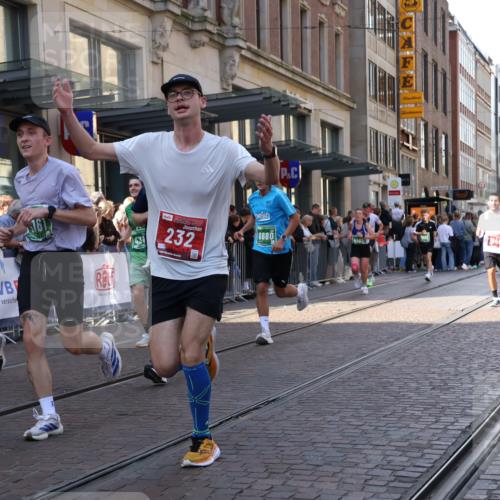 13.09.2026 - 21. swb-Marathon Bremen Strokosch-Dieckow http://msf.ph/oto/10327205 13.09.2026 13:20:37 Ziel 541, 769, 854, 1056, 1191, 1881, 2425, 2640, 3356, 3450, 3866, 3933, 4126, 4316, 4362, 4465, 4482, 4612, 5161, 5213, 5954, 6177, 6401, 6680, 6970, 7517, 7902, 8005, 8141, 8237, 8622, 8804, 8971, 9691, 13120, 13126, 201, 232, 334, 541, 876, 1197, 1528, 1646, 2493, 2577, 2953, 3813, 4174, 4351, 4357, 4358, 5137, 5450, 5493, 5855, 6495, 6496, 6901, 7018, 7411, 8178, 9047, 9162, 9721, 9949, 13222 meine-sportfotos.de