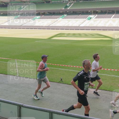13.09.2026 - 21. swb-Marathon Bremen Michael Burmester http://msf.ph/oto/10327211 13.09.2026 12:56:56 Laufen im Stadion 307, 334, 411, 431, 465, 655, 769, 776, 854, 857, 876, 909, 913, 926, 948, 1010, 1058, 1130, 1254, 1535, 1537, 1601, 1645, 1750, 1809, 1881, 1900, 1972, 2001, 2040, 2051, 2075, 2122, 2260, 2324, 2371, 2402, 2423, 2473, 2493, 2535, 2604, 2634, 2640, 2671, 2761, 2812, 2903, 2904, 2948, 3051, 3057, 3078, 3119, 3192, 3202, 3290, 3348, 3411, 3450, 3458, 3508, 3514, 3634, 3685, 3690, 3760, 3813, 3866, 3939, 4101, 4135, 4171, 4174, 4316, 4413, 4479, 4733, 5277, 5430, 5530, 5695, 5867 meine-sportfotos.de