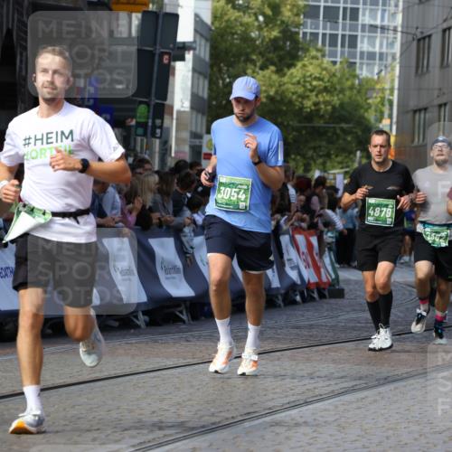 13.09.2026 - 21. swb-Marathon Bremen Strokosch-Dieckow http://msf.ph/oto/10327237 13.09.2026 13:12:31 Ziel 493, 2447, 2820, 3336, 3362, 3703, 3830, 4283, 5940, 6107, 6739, 7521, 7621, 13013, 2362, 3054, 3988, 4879, 5416, 6796, 8029, 9775, 9803, 13106 meine-sportfotos.de