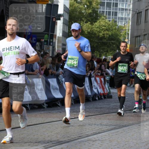13.09.2026 - 21. swb-Marathon Bremen Strokosch-Dieckow http://msf.ph/oto/10327249 13.09.2026 13:12:31 Ziel 493, 2447, 2820, 3336, 3362, 3703, 3830, 4283, 5940, 6107, 6739, 7521, 7621, 13013, 2362, 3054, 3988, 4879, 5416, 6796, 8029, 9775, 9803, 13106 meine-sportfotos.de