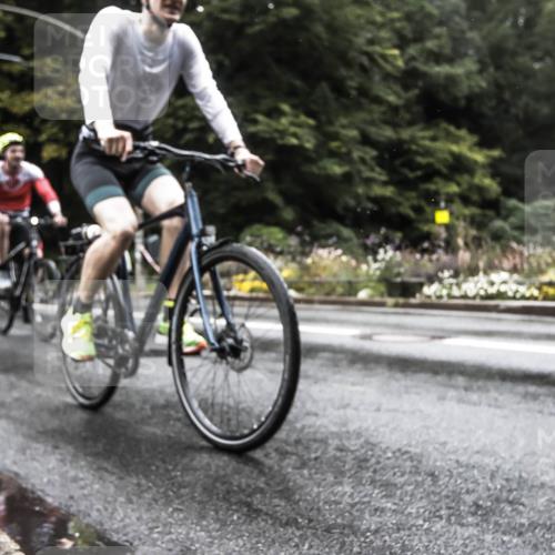 13.09.2026 - Stadtparktriathlon H.Heesch http://msf.ph/oto/10327260 13.09.2026 13:01:27 Radfahren 1384, 1404 meine-sportfotos.de