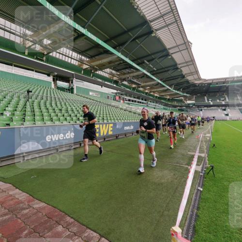 13.09.2026 - 21. swb-Marathon Bremen Michael Burmester http://msf.ph/oto/10327274 13.09.2026 13:32:13 Laufen im Stadion 122, 224, 295, 344, 350, 386, 487, 490, 617, 639, 690, 786, 787, 840, 965, 1114, 1133, 1142, 1292, 1310, 1314, 1326, 1329, 1377, 1427, 1529, 1591, 1592, 1775, 1801, 1869, 1892, 1897, 1904, 1923, 2230, 2231, 2253, 2270, 2274, 2320, 2344, 2368, 2372, 2374, 2456, 2514, 2523, 2539, 2556, 2616, 2629, 2630, 2643, 2649, 2677, 2726, 2769, 2848, 2877, 2945, 2952, 3014, 3038, 3094, 3140, 3223, 3350, 3379, 3401, 3426, 3572, 3644, 3723, 3736, 3746, 3873, 3901, 3918, 3944 meine-sportfotos.de