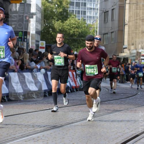 13.09.2026 - 21. swb-Marathon Bremen Strokosch-Dieckow http://msf.ph/oto/10327277 13.09.2026 13:12:33 Ziel 2447, 2820, 3362, 3703, 3830, 4283, 5940, 6107, 6739, 7328, 7521, 7621, 8981, 13013, 2362, 3054, 3988, 4605, 4879, 8029, 9775, 9803, 13106 meine-sportfotos.de