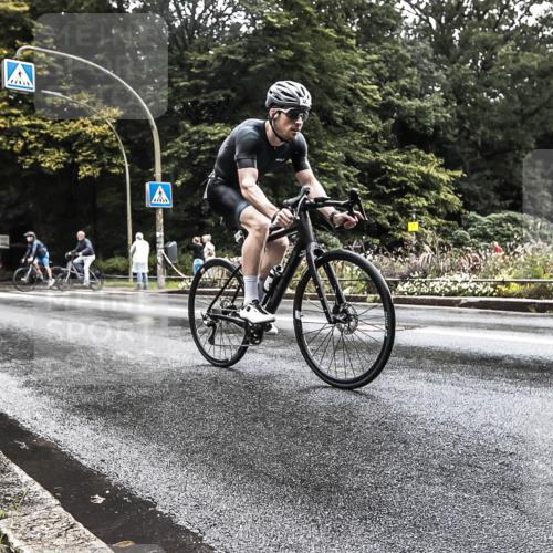 13.09.2026 - Stadtparktriathlon H.Heesch http://msf.ph/oto/10327278 13.09.2026 11:50:58 Radfahren 847, 923 meine-sportfotos.de