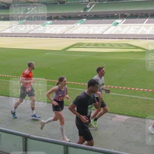 13.09.2026 - 21. swb-Marathon Bremen Michael Burmester http://msf.ph/oto/10327281 13.09.2026 12:57:03 Laufen im Stadion 307, 334, 411, 431, 465, 655, 769, 776, 854, 857, 876, 909, 926, 948, 1010, 1130, 1254, 1535, 1537, 1601, 1750, 1752, 1809, 1881, 1900, 1972, 2001, 2040, 2051, 2075, 2122, 2260, 2324, 2371, 2402, 2423, 2473, 2493, 2535, 2604, 2634, 2640, 2671, 2761, 2812, 2903, 2904, 2948, 3051, 3078, 3119, 3182, 3202, 3290, 3348, 3411, 3450, 3458, 3508, 3514, 3634, 3685, 3690, 3760, 3813, 3866, 3939, 4101, 4135, 4171, 4174, 4316, 4413, 4479, 4733, 5277, 5430, 5695, 5867 meine-sportfotos.de