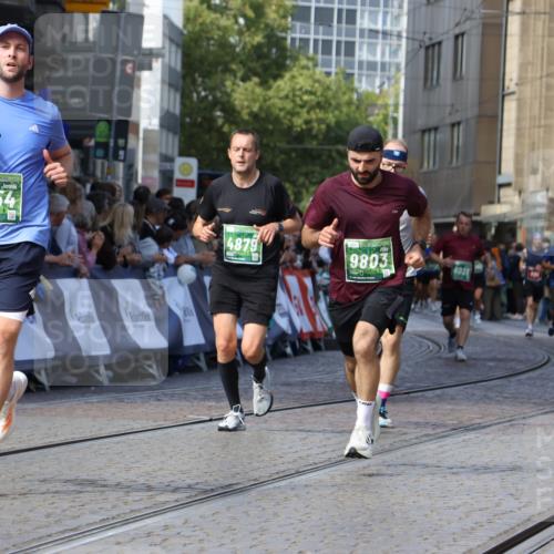 13.09.2026 - 21. swb-Marathon Bremen Strokosch-Dieckow http://msf.ph/oto/10327290 13.09.2026 13:12:33 Ziel 2447, 2820, 3362, 3703, 3830, 4283, 5940, 6107, 6739, 7328, 7521, 7621, 8981, 13013, 2362, 3054, 3988, 4605, 4879, 8029, 9775, 9803, 13106 meine-sportfotos.de