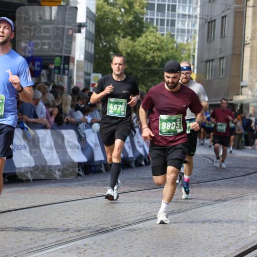 13.09.2026 - 21. swb-Marathon Bremen Strokosch-Dieckow http://msf.ph/oto/10327315 13.09.2026 13:12:33 Ziel 2447, 2820, 3362, 3703, 3830, 4283, 5940, 6107, 6739, 7328, 7521, 7621, 8981, 13013, 2362, 3054, 3988, 4605, 4879, 8029, 9775, 9803, 13106 meine-sportfotos.de