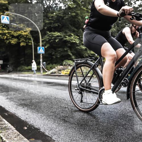 13.09.2026 - Stadtparktriathlon H.Heesch http://msf.ph/oto/10327319 13.09.2026 11:51:24 Radfahren 722, 812, 823, 853, 886, 894, 1800 meine-sportfotos.de