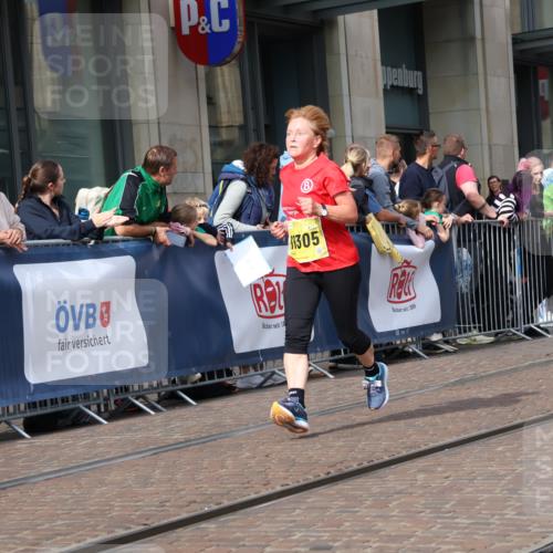 13.09.2026 - 21. swb-Marathon Bremen Strokosch-Dieckow http://msf.ph/oto/10327321 13.09.2026 11:01:29 Ziel 10251, 10257, 10332, 10409, 10444, 10497, 10817, 11075, 11115, 11150, 11268, 11305, 11369, 11412, 11413, 11436, 11479, 11486, 11668, 11747, 11859, 11985, 11986, 12095, 12379, 12412, 12466, 10181, 10560, 10647, 10648, 10678, 10892, 11260, 11306, 11324, 11459, 11467, 11550, 11551, 11666, 11681, 11682, 11751, 11788, 11796, 11798, 11813, 11816, 11969, 11970, 12047, 12062, 12245, 12283, 12390, 12391 meine-sportfotos.de