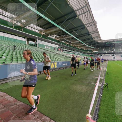 13.09.2026 - 21. swb-Marathon Bremen Michael Burmester http://msf.ph/oto/10327324 13.09.2026 13:32:19 Laufen im Stadion 122, 295, 344, 350, 386, 487, 490, 617, 690, 786, 787, 840, 965, 1133, 1142, 1292, 1310, 1314, 1326, 1329, 1377, 1427, 1529, 1591, 1592, 1775, 1801, 1869, 1892, 1897, 1904, 1923, 2230, 2231, 2253, 2270, 2274, 2320, 2344, 2374, 2456, 2514, 2523, 2539, 2556, 2616, 2629, 2630, 2643, 2649, 2677, 2726, 2769, 2848, 2877, 2945, 2952, 3014, 3038, 3094, 3140, 3223, 3350, 3379, 3401, 3426, 3572, 3601, 3644, 3723, 3736, 3746, 3901, 3918, 3944 meine-sportfotos.de