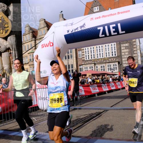 13.09.2026 - 21. swb-Marathon Bremen Tim E. http://msf.ph/oto/10327347 13.09.2026 11:01:59 Ziel 10181, 10251, 10332, 10497, 11075, 11150, 11305, 11324, 11369, 11412, 11413, 11479, 11486, 11550, 11551, 11668, 11747, 11985, 11986, 12379 meine-sportfotos.de