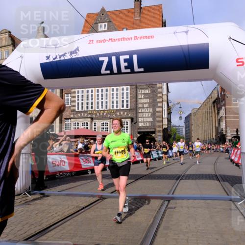 13.09.2026 - 21. swb-Marathon Bremen Tim E. http://msf.ph/oto/10327379 13.09.2026 11:02:01 Ziel 10251, 10332, 10409, 10497, 11075, 11115, 11150, 11305, 11324, 11369, 11412, 11413, 11479, 11486, 11668, 11747, 11985, 11986, 12379, 12466 meine-sportfotos.de
