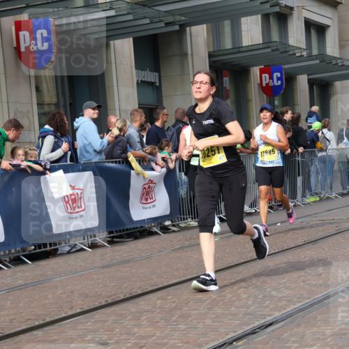 13.09.2026 - 21. swb-Marathon Bremen Strokosch-Dieckow http://msf.ph/oto/10327385 13.09.2026 11:01:31 Ziel 10257, 10332, 10409, 10444, 10497, 10817, 11075, 11115, 11150, 11268, 11305, 11369, 11412, 11413, 11436, 11479, 11486, 11668, 11747, 11859, 11985, 11986, 12095, 12379, 12412, 12466, 10181, 10251, 10560, 10647, 10648, 10678, 10892, 11260, 11306, 11324, 11459, 11467, 11550, 11551, 11666, 11751, 11788, 11796, 11798, 11813, 11816, 11969, 11970, 12047, 12062, 12245, 12283, 12390, 12391 meine-sportfotos.de