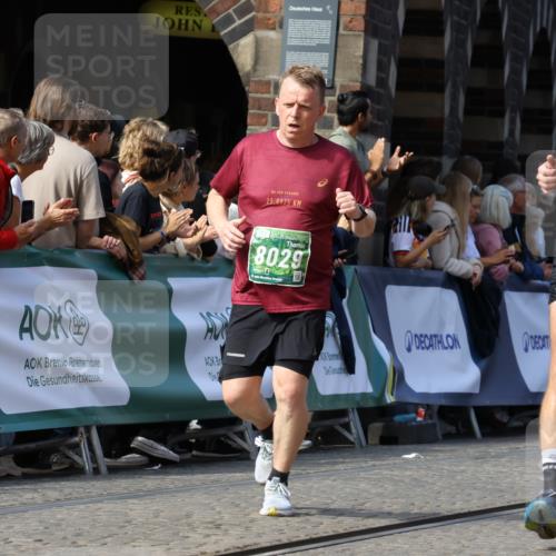 13.09.2026 - 21. swb-Marathon Bremen Strokosch-Dieckow http://msf.ph/oto/10327403 13.09.2026 13:12:43 Ziel 899, 1517, 2480, 3362, 3830, 4560, 5416, 6107, 7328, 7521, 8981, 13013, 1513, 2350, 2442, 2801, 2858, 3988, 4605, 5379, 5965, 8029, 8798, 13140 meine-sportfotos.de