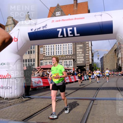 13.09.2026 - 21. swb-Marathon Bremen Tim E. http://msf.ph/oto/10327404 13.09.2026 11:02:02 Ziel 10251, 10332, 10409, 10444, 10497, 11075, 11115, 11150, 11305, 11369, 11412, 11413, 11479, 11486, 11668, 11747, 11985, 11986, 12379, 12466 meine-sportfotos.de