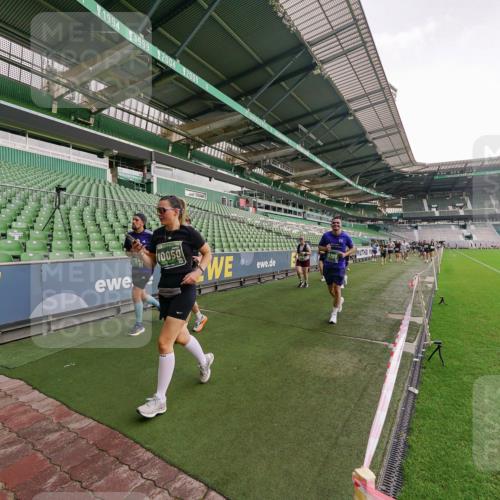 13.09.2026 - 21. swb-Marathon Bremen Michael Burmester http://msf.ph/oto/10327407 13.09.2026 13:32:27 Laufen im Stadion 155, 295, 344, 350, 386, 487, 490, 617, 690, 786, 787, 840, 965, 1133, 1142, 1292, 1310, 1314, 1326, 1329, 1377, 1427, 1591, 1592, 1775, 1801, 1869, 1892, 1897, 1904, 1923, 2077, 2132, 2226, 2230, 2231, 2253, 2270, 2274, 2320, 2344, 2374, 2456, 2514, 2523, 2539, 2556, 2616, 2630, 2649, 2677, 2726, 2769, 2848, 2877, 2945, 2952, 3014, 3038, 3094, 3140, 3223, 3350, 3379, 3426, 3572, 3601, 3644, 3723, 3736, 3746, 3901, 3918, 3944 meine-sportfotos.de
