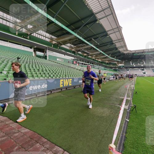 13.09.2026 - 21. swb-Marathon Bremen Michael Burmester http://msf.ph/oto/10327411 13.09.2026 13:32:28 Laufen im Stadion 155, 295, 344, 350, 386, 487, 490, 617, 690, 786, 787, 840, 965, 1133, 1142, 1292, 1310, 1314, 1326, 1329, 1377, 1427, 1591, 1592, 1775, 1801, 1869, 1892, 1897, 1904, 1923, 2077, 2132, 2226, 2230, 2231, 2253, 2270, 2274, 2320, 2344, 2374, 2456, 2514, 2523, 2539, 2556, 2616, 2630, 2649, 2677, 2726, 2769, 2848, 2877, 2945, 2952, 3014, 3038, 3094, 3140, 3223, 3350, 3379, 3426, 3572, 3601, 3644, 3723, 3736, 3746, 3901, 3918, 3944 meine-sportfotos.de