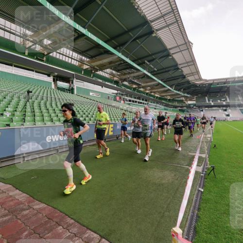 13.09.2026 - 21. swb-Marathon Bremen Michael Burmester http://msf.ph/oto/10327452 13.09.2026 13:32:35 Laufen im Stadion 155, 295, 344, 350, 386, 487, 490, 617, 690, 786, 787, 840, 965, 1001, 1051, 1133, 1142, 1292, 1310, 1314, 1326, 1329, 1377, 1427, 1591, 1592, 1801, 1869, 1892, 1897, 1904, 1923, 2077, 2132, 2226, 2230, 2231, 2253, 2270, 2274, 2320, 2344, 2374, 2456, 2514, 2523, 2539, 2556, 2616, 2630, 2649, 2726, 2769, 2848, 2945, 2952, 3014, 3038, 3094, 3140, 3223, 3350, 3379, 3426, 3572, 3601, 3644, 3723, 3736, 3746, 3797, 3901, 3918, 3944 meine-sportfotos.de