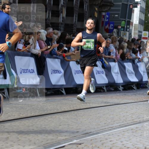 13.09.2026 - 21. swb-Marathon Bremen Strokosch-Dieckow http://msf.ph/oto/10327496 13.09.2026 13:12:46 Ziel 899, 1517, 2480, 3054, 3362, 3830, 4560, 5416, 6796, 7328, 8981, 9803, 1513, 2350, 2442, 2559, 2801, 2858, 4605, 5379, 5965, 6349, 8798, 9217, 13140 meine-sportfotos.de