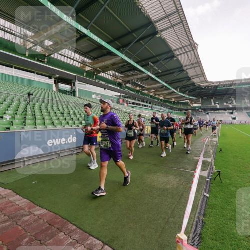 13.09.2026 - 21. swb-Marathon Bremen Michael Burmester http://msf.ph/oto/10327511 13.09.2026 13:32:39 Laufen im Stadion 155, 295, 344, 350, 386, 487, 490, 617, 690, 786, 787, 840, 965, 1001, 1051, 1133, 1142, 1292, 1310, 1314, 1326, 1329, 1377, 1427, 1591, 1592, 1801, 1869, 1892, 1897, 1904, 1923, 2077, 2132, 2226, 2230, 2231, 2253, 2270, 2274, 2320, 2344, 2374, 2456, 2514, 2523, 2539, 2556, 2616, 2630, 2649, 2726, 2769, 2848, 2945, 2952, 3014, 3038, 3140, 3223, 3350, 3379, 3426, 3572, 3601, 3614, 3644, 3736, 3746, 3797, 3901, 3918, 3944 meine-sportfotos.de