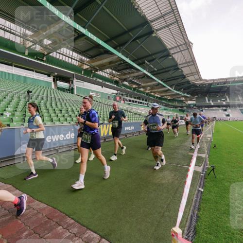 13.09.2026 - 21. swb-Marathon Bremen Michael Burmester http://msf.ph/oto/10327586 13.09.2026 13:32:46 Laufen im Stadion 155, 344, 350, 386, 487, 490, 594, 617, 690, 765, 786, 787, 965, 1001, 1051, 1133, 1142, 1292, 1310, 1326, 1329, 1377, 1427, 1591, 1592, 1801, 1869, 1892, 1897, 1904, 1923, 2077, 2132, 2226, 2230, 2231, 2253, 2270, 2274, 2320, 2344, 2374, 2399, 2400, 2456, 2514, 2523, 2539, 2556, 2616, 2630, 2649, 2718, 2726, 2769, 2848, 2945, 2982, 3014, 3140, 3223, 3350, 3379, 3426, 3572, 3601, 3614, 3644, 3736, 3746, 3797, 3901, 3944 meine-sportfotos.de
