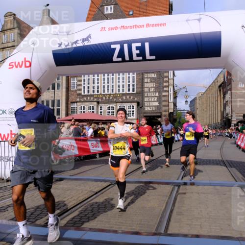 13.09.2026 - 21. swb-Marathon Bremen Tim E. http://msf.ph/oto/10327638 13.09.2026 11:02:11 Ziel 10257, 10409, 10444, 10617, 10817, 10924, 11115, 11268, 11369, 11412, 11413, 11436, 11479, 11486, 11668, 11747, 11859, 12095, 12145, 12360, 12379, 12412, 12466, 12506 meine-sportfotos.de