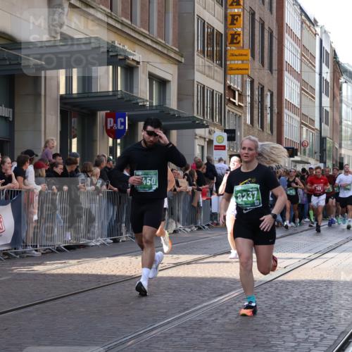 13.09.2026 - 21. swb-Marathon Bremen Strokosch-Dieckow http://msf.ph/oto/10327667 13.09.2026 13:20:50 Ziel 226, 854, 1191, 2425, 2979, 3450, 3534, 3933, 4126, 4316, 4362, 4445, 4465, 4734, 6357, 6401, 6970, 7902, 8237, 8323, 8408, 8622, 8791, 8971, 9267, 9268, 9900, 13120, 541, 769, 876, 1056, 1528, 1881, 2425, 2640, 3356, 3813, 3866, 4174, 4316, 4357, 4358, 4482, 4612, 5161, 5213, 5493, 5855, 5954, 6177, 6401, 6495, 6496, 6680, 7411, 7517, 8005, 8141, 8804, 9162, 9691, 9721, 9949, 13126 meine-sportfotos.de
