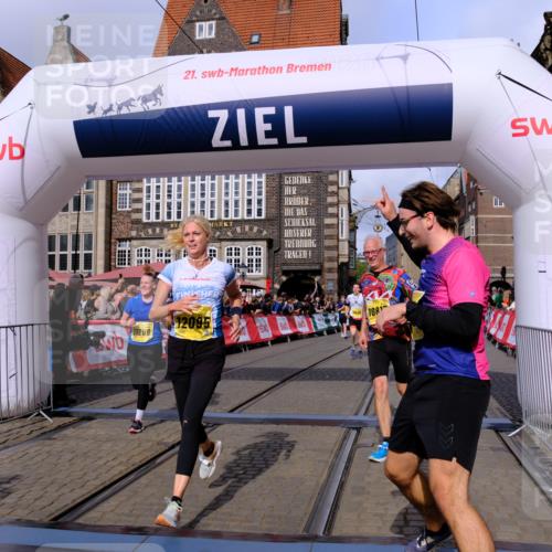 13.09.2026 - 21. swb-Marathon Bremen Tim E. http://msf.ph/oto/10327723 13.09.2026 11:02:12 Ziel 10257, 10409, 10444, 10500, 10617, 10803, 10817, 10924, 11115, 11268, 11369, 11412, 11413, 11436, 11479, 11486, 11859, 12016, 12095, 12145, 12360, 12379, 12412, 12466, 12506 meine-sportfotos.de