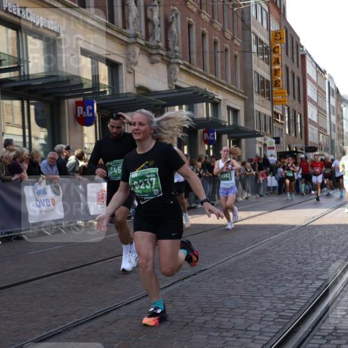 13.09.2026 - 21. swb-Marathon Bremen Strokosch-Dieckow http://msf.ph/oto/10327735 13.09.2026 13:20:51 Ziel 226, 854, 1191, 2979, 3450, 3534, 3933, 4126, 4362, 4445, 4465, 4519, 4734, 6357, 6970, 7902, 8237, 8323, 8408, 8622, 8791, 8971, 9267, 9268, 9900, 13120, 541, 769, 876, 1056, 1528, 1881, 2425, 2640, 3356, 3813, 3866, 4174, 4316, 4357, 4482, 4612, 5161, 5213, 5493, 5855, 5954, 6177, 6401, 6495, 6496, 6680, 7411, 7517, 8005, 8141, 8804, 9162, 9691, 9721, 9949, 13126 meine-sportfotos.de