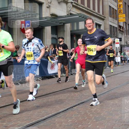 13.09.2026 - 21. swb-Marathon Bremen Strokosch-Dieckow http://msf.ph/oto/10327739 13.09.2026 11:01:37 Ziel 10257, 10409, 10444, 10500, 10617, 10803, 10817, 10924, 11115, 11150, 11268, 11369, 11412, 11413, 11436, 11479, 11486, 11668, 11747, 11859, 11985, 11986, 12016, 12095, 12145, 12360, 12379, 12412, 12466, 12506, 10181, 10251, 10332, 10497, 10560, 10647, 10648, 10678, 11075, 11150, 11305, 11324, 11459, 11467, 11550, 11551, 11666, 11788, 11796, 11798, 11813, 11969, 11970, 11985, 11986, 12047, 12062 meine-sportfotos.de