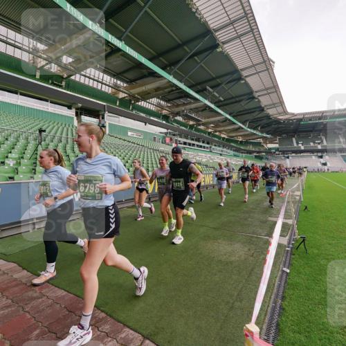 13.09.2026 - 21. swb-Marathon Bremen Michael Burmester http://msf.ph/oto/10327742 13.09.2026 13:33:05 Laufen im Stadion 155, 344, 350, 386, 428, 490, 594, 617, 690, 765, 786, 787, 1001, 1051, 1098, 1133, 1142, 1292, 1326, 1377, 1427, 1557, 1591, 1592, 1661, 1760, 1801, 1869, 1897, 1923, 1996, 2077, 2132, 2226, 2230, 2231, 2253, 2270, 2274, 2320, 2344, 2374, 2399, 2400, 2456, 2479, 2514, 2515, 2523, 2539, 2543, 2556, 2616, 2630, 2649, 2718, 2757, 2769, 2787, 2848, 2945, 2982, 3014, 3140, 3223, 3350, 3379, 3443, 3503, 3572, 3577, 3601, 3614, 3644, 3736, 3746, 3797, 3875, 3901, 3911, 3952 meine-sportfotos.de