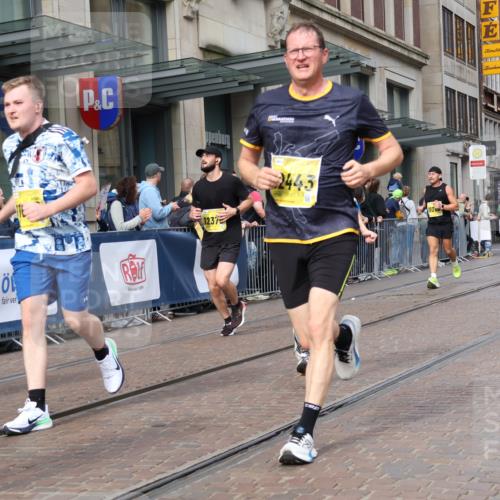13.09.2026 - 21. swb-Marathon Bremen Strokosch-Dieckow http://msf.ph/oto/10327757 13.09.2026 11:01:37 Ziel 10257, 10409, 10444, 10500, 10617, 10803, 10817, 10924, 11115, 11150, 11268, 11369, 11412, 11413, 11436, 11479, 11486, 11668, 11747, 11859, 11985, 11986, 12016, 12095, 12145, 12360, 12379, 12412, 12466, 12506, 10181, 10251, 10332, 10497, 10560, 10647, 10648, 10678, 11075, 11150, 11305, 11324, 11459, 11467, 11550, 11551, 11666, 11788, 11796, 11798, 11813, 11969, 11970, 11985, 11986, 12047, 12062 meine-sportfotos.de