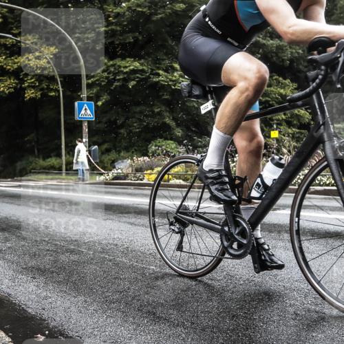 13.09.2026 - Stadtparktriathlon H.Heesch http://msf.ph/oto/10327767 13.09.2026 13:06:13 Radfahren 1322, 1323, 1369 meine-sportfotos.de