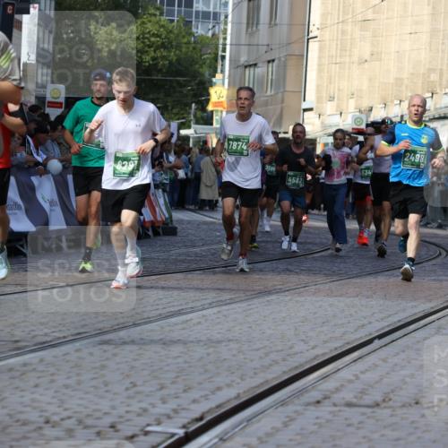 13.09.2026 - 21. swb-Marathon Bremen Strokosch-Dieckow http://msf.ph/oto/10327825 13.09.2026 13:13:01 Ziel 2350, 2362, 3054, 3988, 4605, 4879, 5416, 6796, 8029, 9775, 9803, 13106, 280, 313, 621, 868, 987, 1207, 2498, 2962, 3566, 3625, 4582, 5345, 5769, 7874, 8197, 8291, 8419, 8464, 9092 meine-sportfotos.de