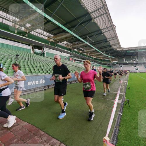 13.09.2026 - 21. swb-Marathon Bremen Michael Burmester http://msf.ph/oto/10327915 13.09.2026 13:33:21 Laufen im Stadion 155, 344, 350, 386, 428, 490, 594, 617, 690, 765, 786, 787, 1001, 1048, 1051, 1098, 1133, 1292, 1377, 1427, 1444, 1557, 1591, 1592, 1661, 1760, 1801, 1827, 1897, 1923, 1996, 2077, 2132, 2226, 2230, 2231, 2253, 2270, 2274, 2320, 2374, 2399, 2400, 2456, 2479, 2511, 2514, 2515, 2523, 2539, 2543, 2556, 2616, 2630, 2641, 2649, 2718, 2735, 2757, 2769, 2787, 2848, 2982, 3014, 3345, 3350, 3443, 3503, 3577, 3601, 3614, 3746, 3797, 3875, 3901, 3911, 3952, 4001 meine-sportfotos.de