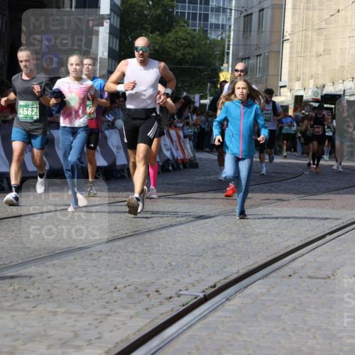 13.09.2026 - 21. swb-Marathon Bremen Strokosch-Dieckow http://msf.ph/oto/10327923 13.09.2026 13:13:07 Ziel 1513, 2350, 2362, 2442, 2801, 3988, 4605, 4879, 5379, 5965, 8029, 8798, 9775, 13106, 280, 621, 987, 1207, 2130, 2962, 3566, 4582, 5345, 5769, 6038, 6394, 8197, 8464 meine-sportfotos.de
