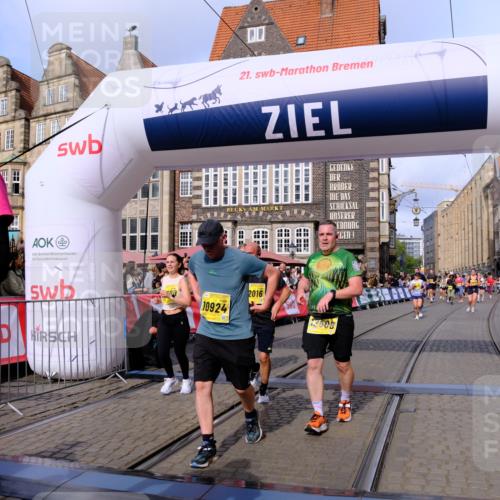 13.09.2026 - 21. swb-Marathon Bremen Tim E. http://msf.ph/oto/10327979 13.09.2026 11:02:20 Ziel 10257, 10409, 10444, 10473, 10500, 10617, 10636, 10803, 10817, 10924, 11115, 11268, 11436, 11811, 11859, 12016, 12094, 12095, 12135, 12145, 12360, 12412, 12437, 12466, 12506 meine-sportfotos.de