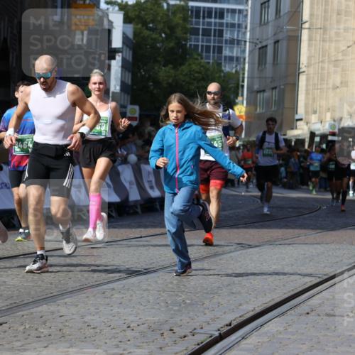 13.09.2026 - 21. swb-Marathon Bremen Strokosch-Dieckow http://msf.ph/oto/10327999 13.09.2026 13:13:08 Ziel 1513, 2350, 2442, 2801, 3988, 4605, 5379, 5965, 8029, 8798, 9775, 13106, 13140, 280, 621, 987, 1207, 2130, 2962, 3566, 4582, 5345, 5769, 6038, 6394, 8197, 8464 meine-sportfotos.de