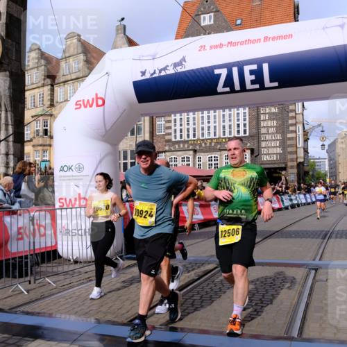 13.09.2026 - 21. swb-Marathon Bremen Tim E. http://msf.ph/oto/10328037 13.09.2026 11:02:20 Ziel 10257, 10409, 10444, 10473, 10500, 10617, 10636, 10803, 10817, 10924, 11115, 11268, 11436, 11811, 11859, 12016, 12094, 12095, 12135, 12145, 12360, 12412, 12437, 12466, 12506 meine-sportfotos.de